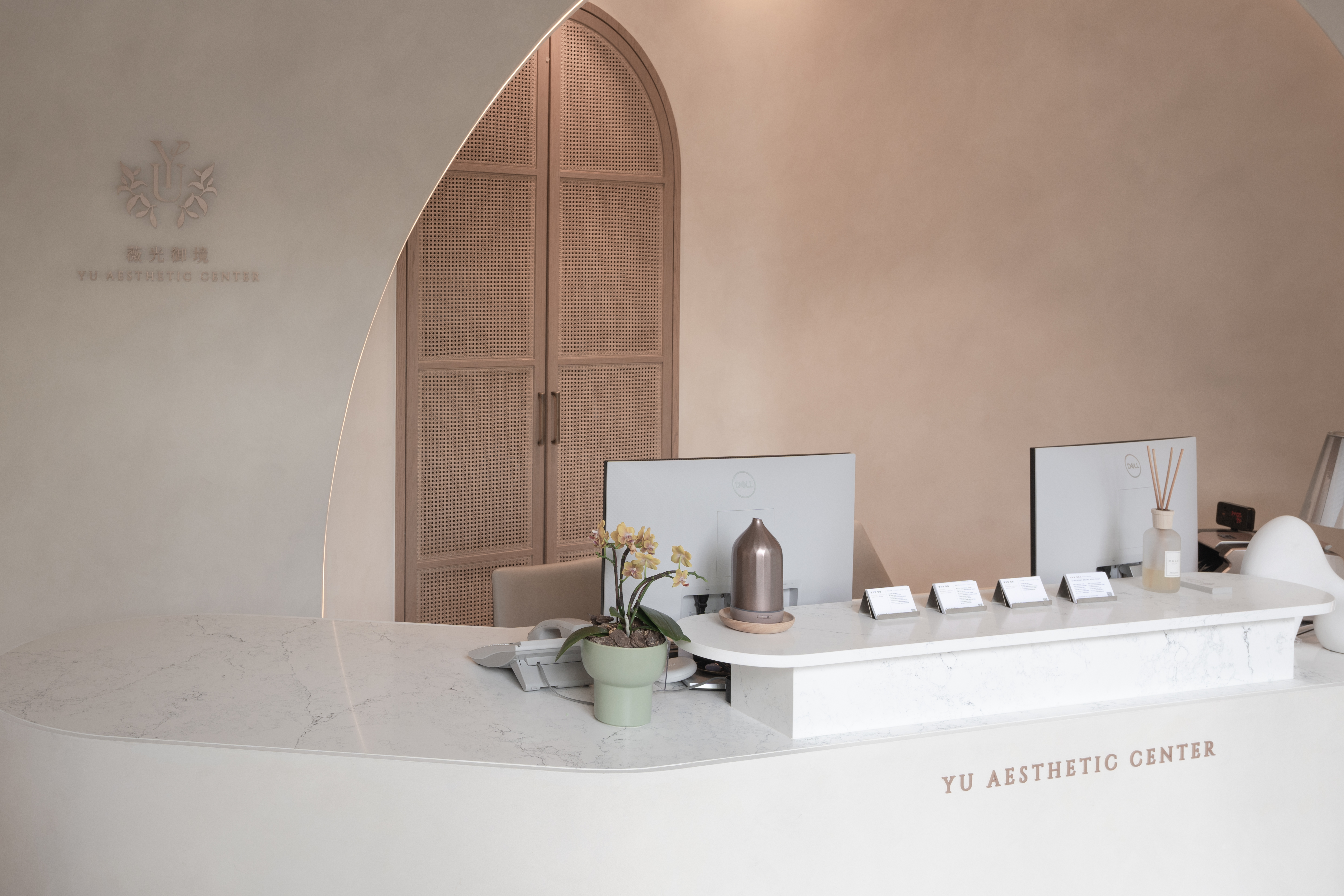 薇光御境_櫃檯檯面by 原胚設計YUANPEI INTERIOR DESIGN  Color：MQ-751 Elegant Winter  /  Photo Credit： 山恩 Saiens
